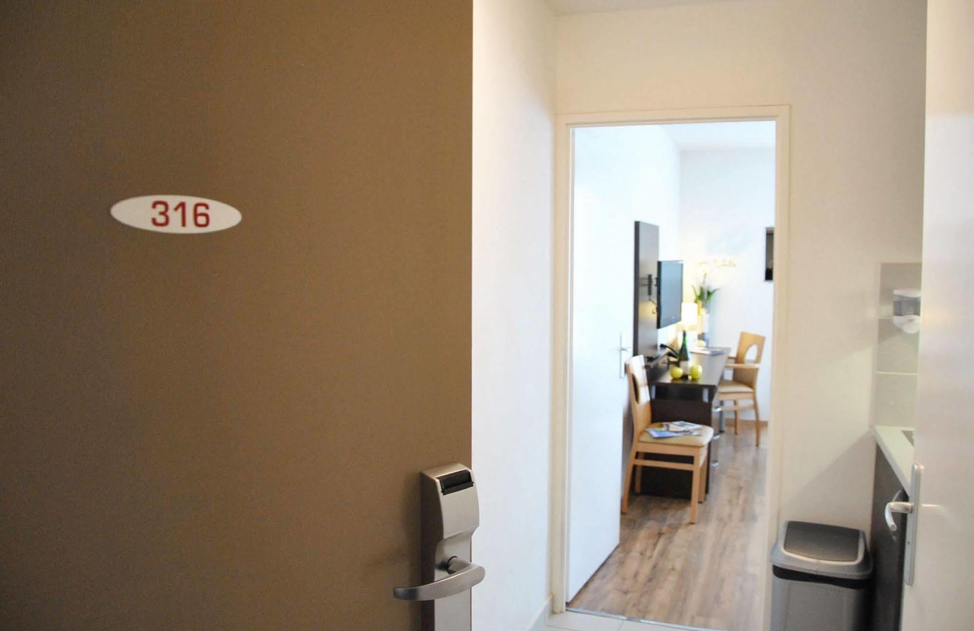 Sejours & Affaires Caen Le Clos Beaumois Bagian luar foto